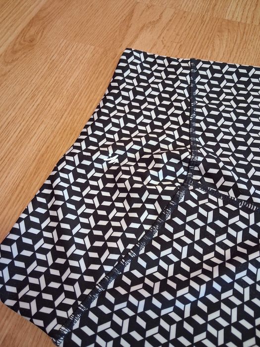 Модерен черно бял клин ''Gym hard''