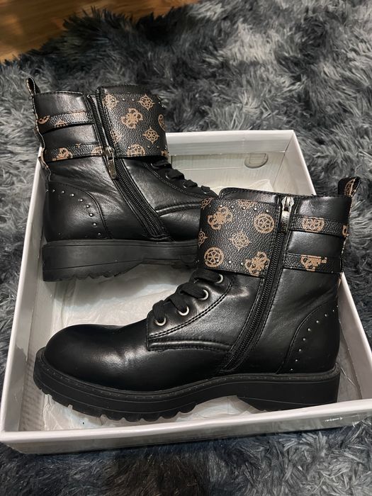 GUESS Оригинални дамски зимни боти