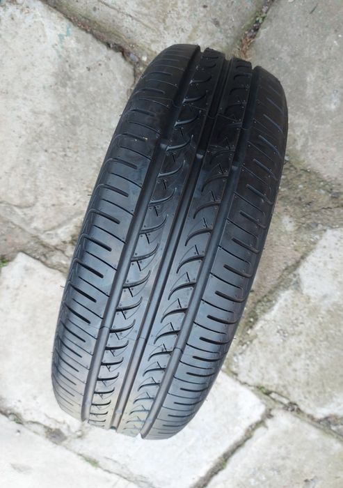 O bucată 195/185 60 R15 88H vară - una Dunlop Yokohama Kumho