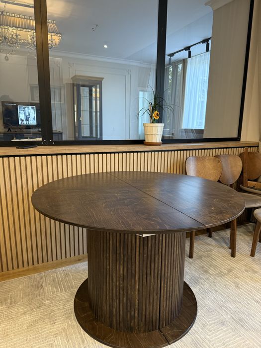 Стол кухонный из дерева