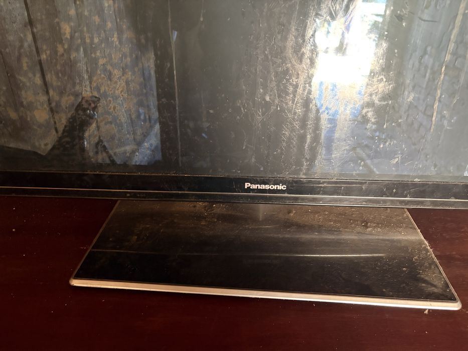 De vanzare tv  cu displeiul  bun