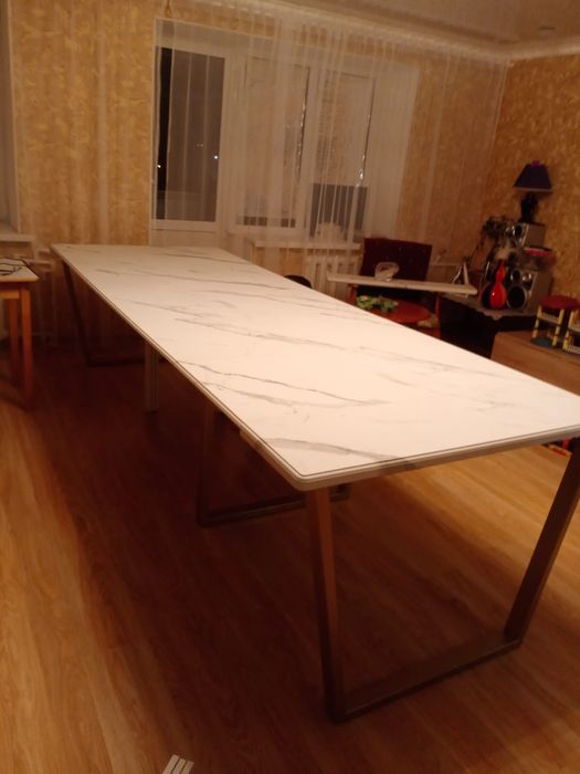 Продам гостиный  стол