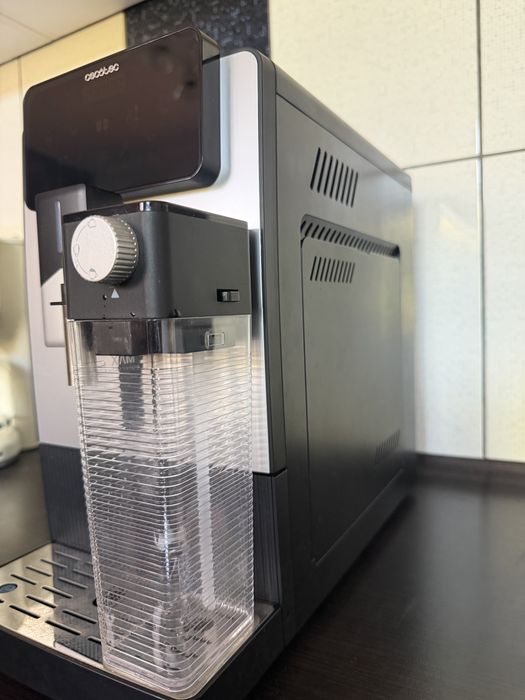 Espressor Cecotec Superautomat Cremmaet Latte Art. 1500W, 19 bar, termobloc, 6 bauturi, recipient cafea 150g, rasnita conica, curatare automata.