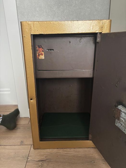 Продается сейф, 30 000