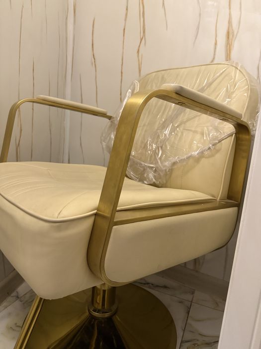 Парикмахерское кресло