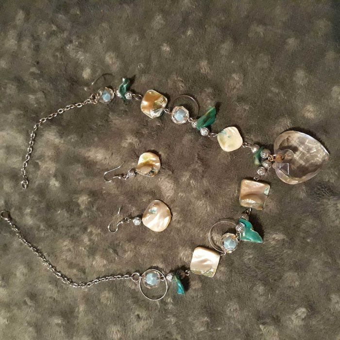 Комплект /Колие и Обеци