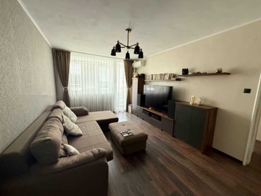 Дава се под наем Двустаен апартамент в София, Слатина - 80 кв.м за 697.17 € - Снимка #1