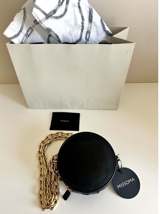 Чанта Мисома с 18 карата позлатена дръжка