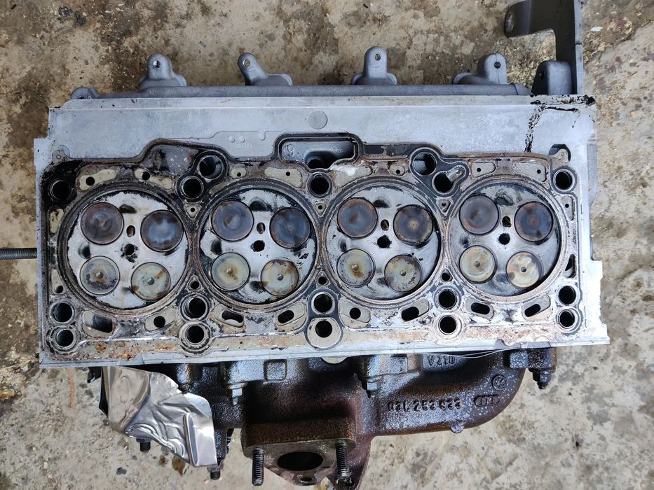 Chiuloasa completa motor 2.0 CAG 143 CP Seat Exeo Audi A4 A5 A6 Q3 Q5 Chiulasa 03L103373