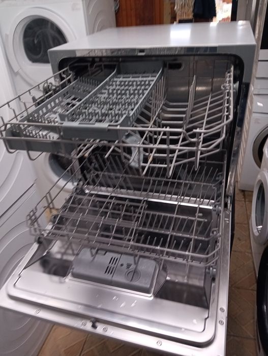 Малка сива съдомиялна  кубче Candy за 8 комплекта с 2 години гаранция!