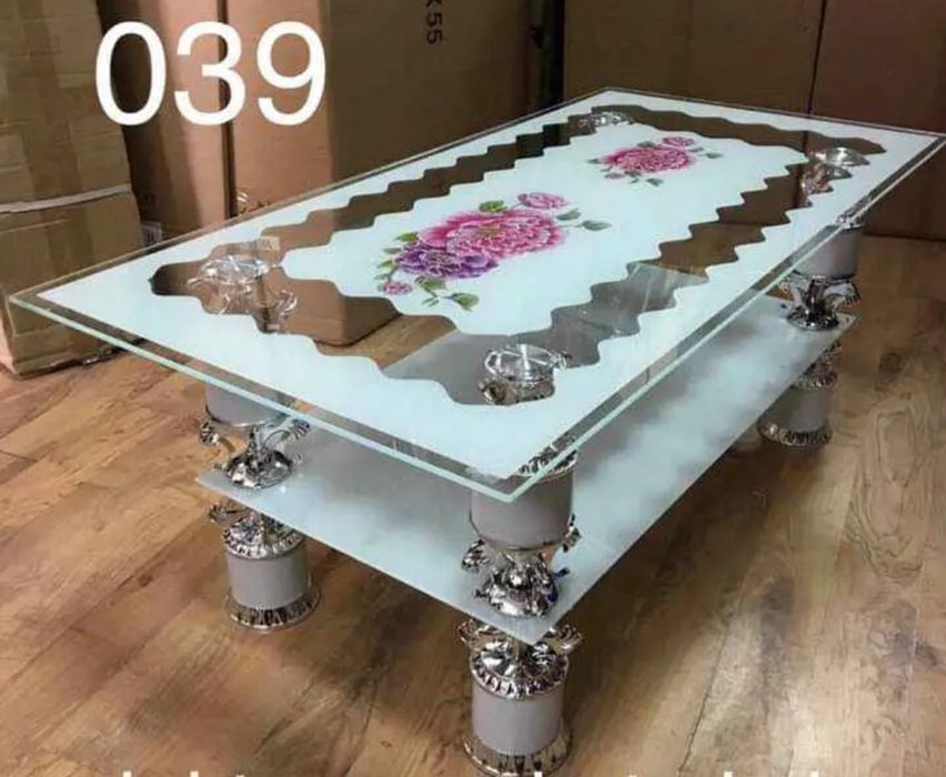 Холни маси чисто нови