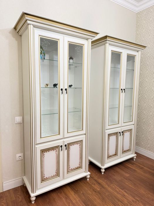Витрины и комод для гостиной