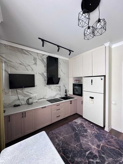 Продам евро 2х ком в центре