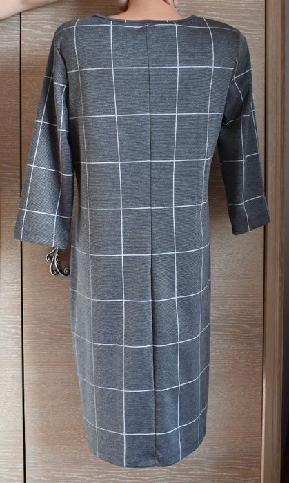 Два нарядных платья.