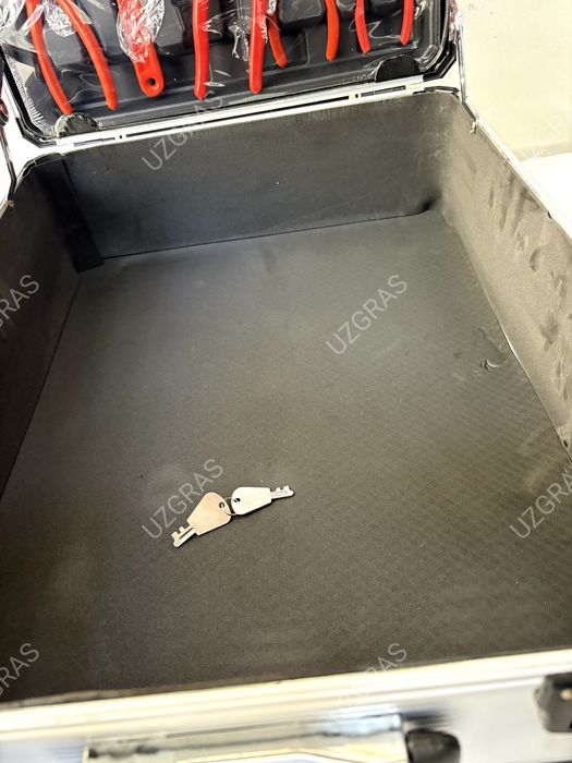 Бепул доставка ключ набор 180 персон в большом чемодане оригинал новый