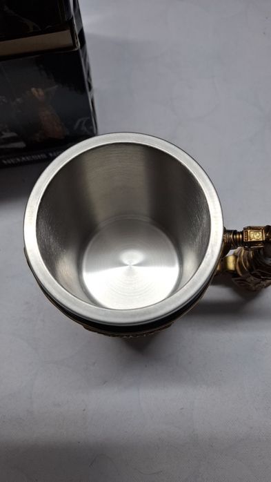 Халба,чаша Assassin's Creed Through the Ages Черно-златна халба