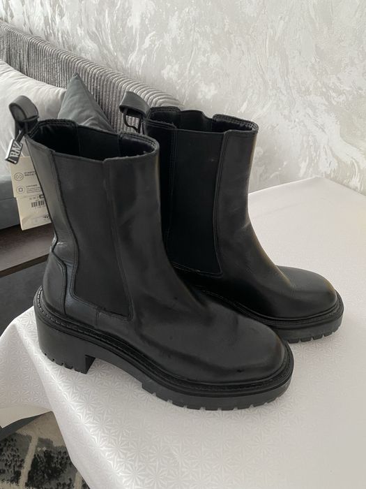 Продам новые ботинки