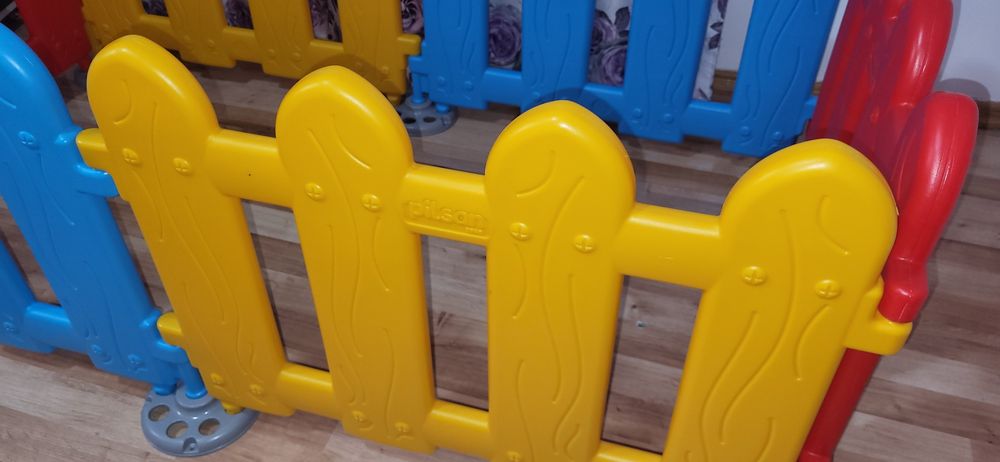 Vând țarc de joacă