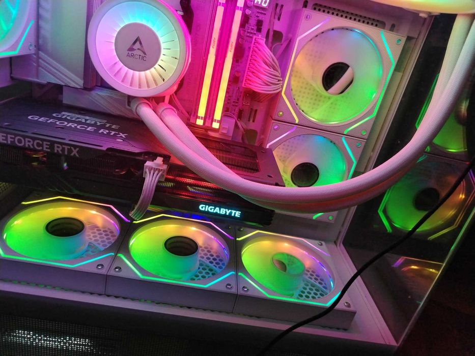 PC Gaming WHITE Ryzen 9800X3D / RTX 4060 Ti / 32GB DDR5