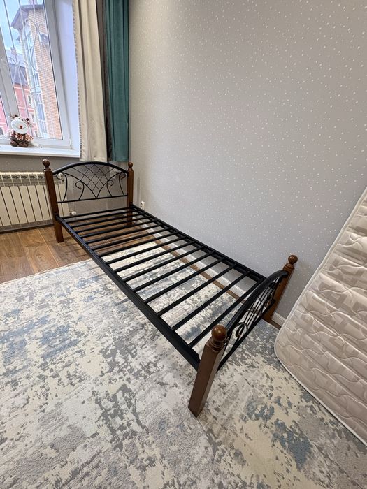 Продам кровать 2м на 90см