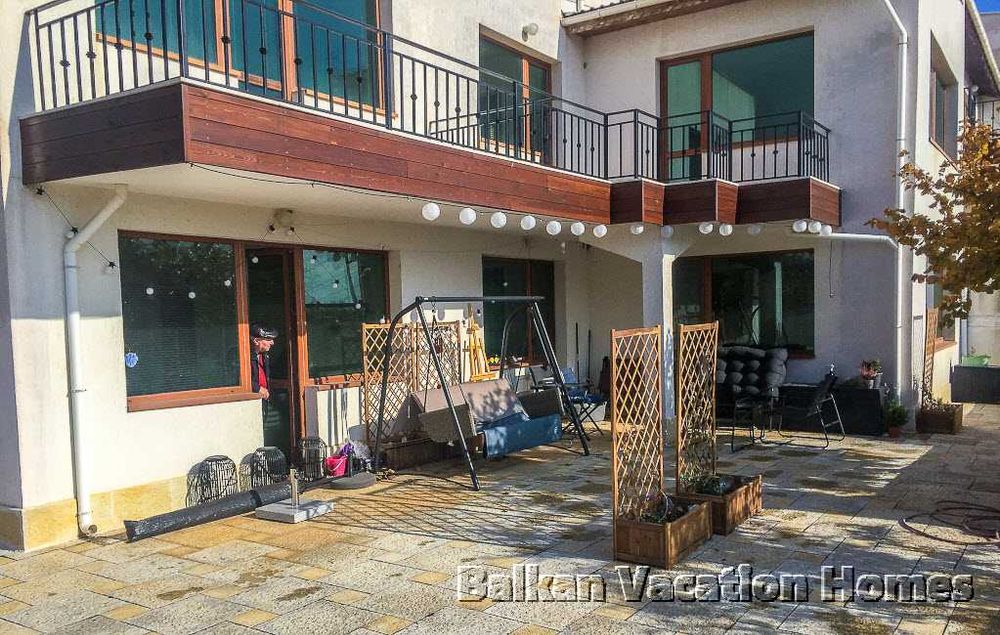 Просторен тристаен апартамент в комплекс в покрайнините на Балчик