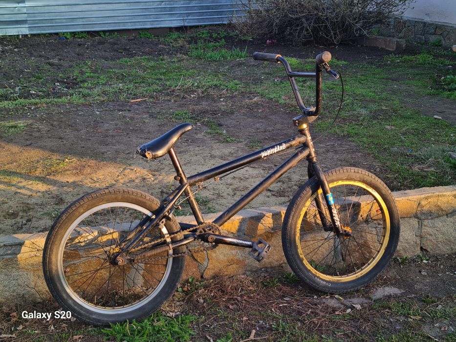 Продам bmx + 4 пеги