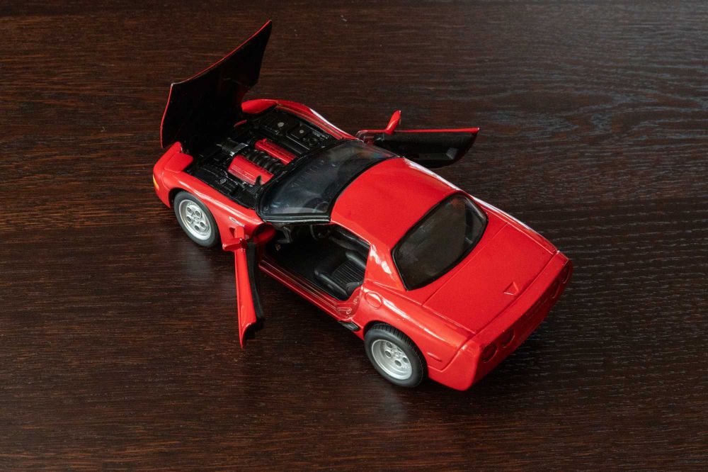 Продавам модели 1:18 и 1:24 цени от 35 до 80лв