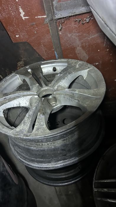 Продам диски на мерс разболтовка 5:112