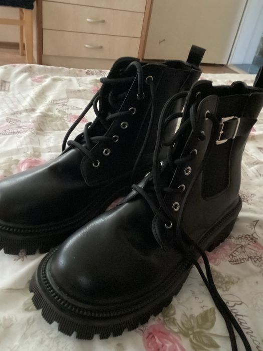 Дамски ботуши чисто нови!