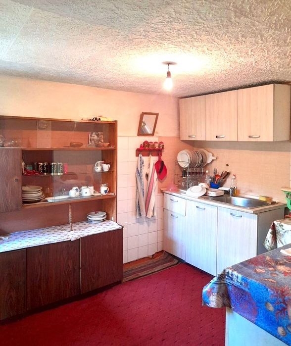 Къща с двор с. Разделна