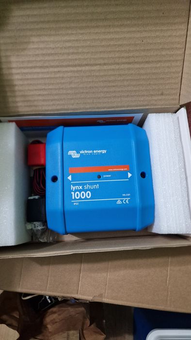 Victron  Lynx Shunt 1000 M8 & Victron Energy Meter VM-3P75CT