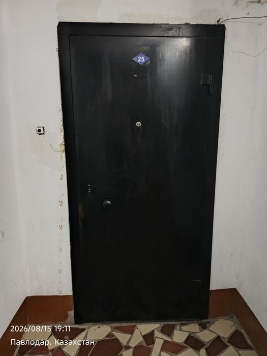 Продам металлическую дверь