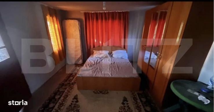 Casa de vanzare, cu 10 ari de teren, in zona linistita