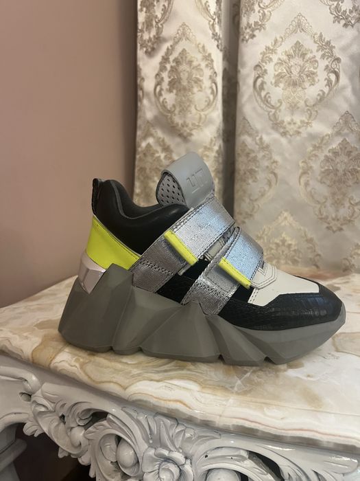 Сникърси United Nude