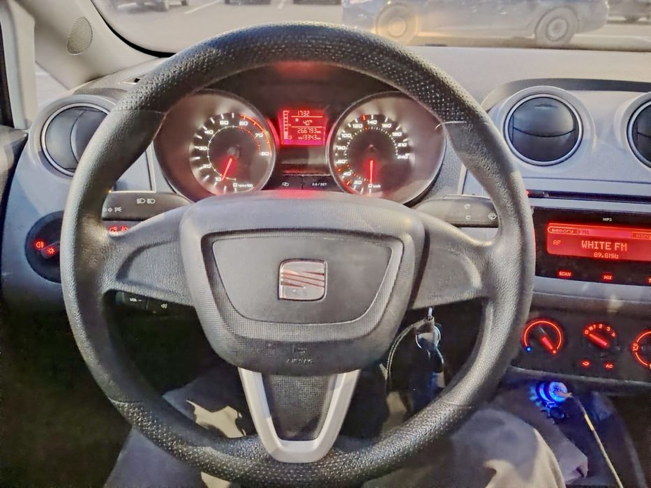 Vând Seat Ibiza 2010