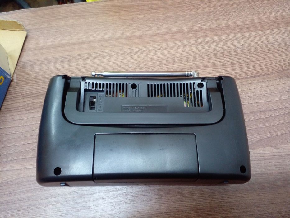 Радиоприёмник от сети и батареек