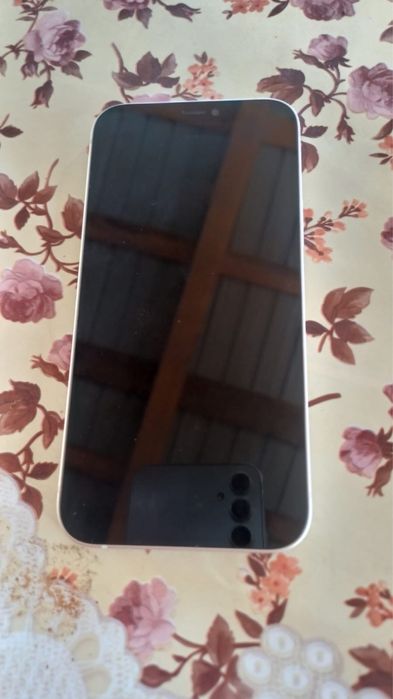 Vând iPhone 12 gri 64 gb