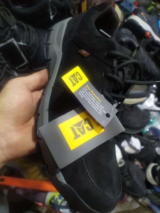 Продаются кроссовки Cat