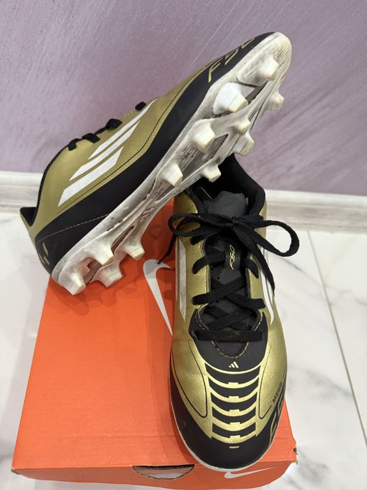 Футболни бутонки Adidas