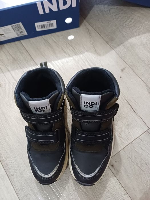 Продам детские ботинки