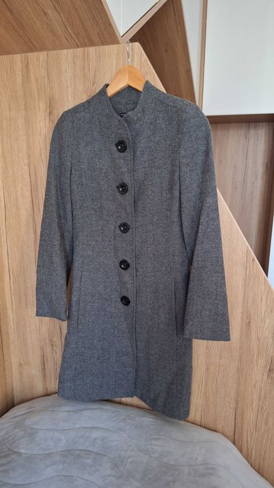 Дамско дълго палто на Andrews ladies.Р-р 42 (xs/s).Сиво. Използвано.