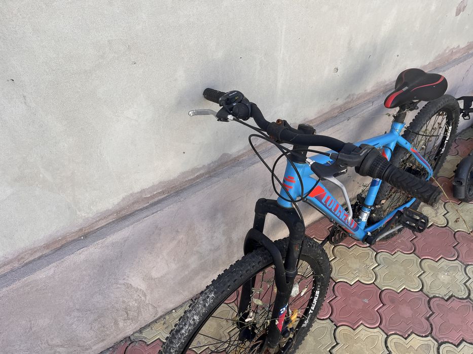 Buna ziua! Cine doreste bicicleta sa vina sa o ia fara transport domiciliu trebuie schimbat rotii schimbator si lant