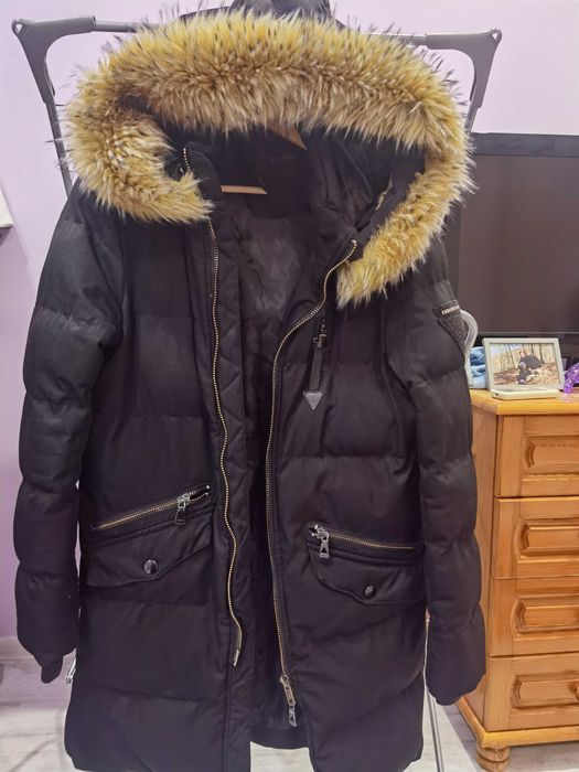 Мъжко зимно яке, като ново, М, но отговаря на С размер.