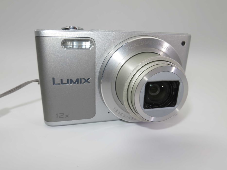 Panasonic Lumix DMC SZ10 ултра компактен цифров фотоапарат със селфи флип екран, дигитална камера с Leica оптика, като нова, работи отлично