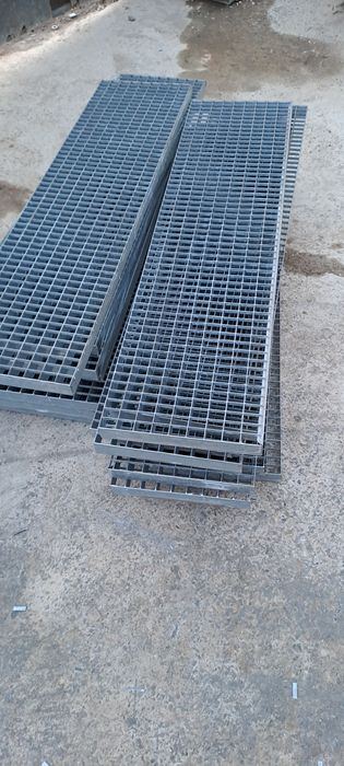 Grilaje-trepte zincate 120x24