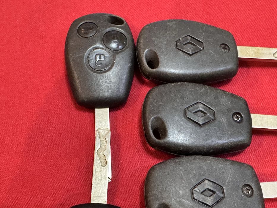 Ключ за Renault  Dacia Logan Sandero Duster оригинален с 3бутона