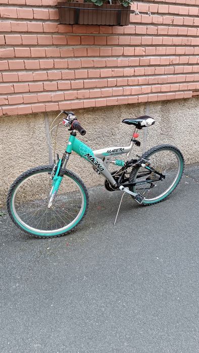 Bicicleta dubla suspensie