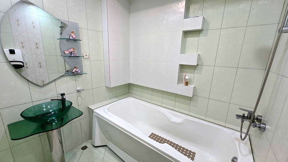 Продава се Тристаен апартамент в Хасково, Дружба 1 - 131 кв.м за 1642 €/кв.м - Снимка #9