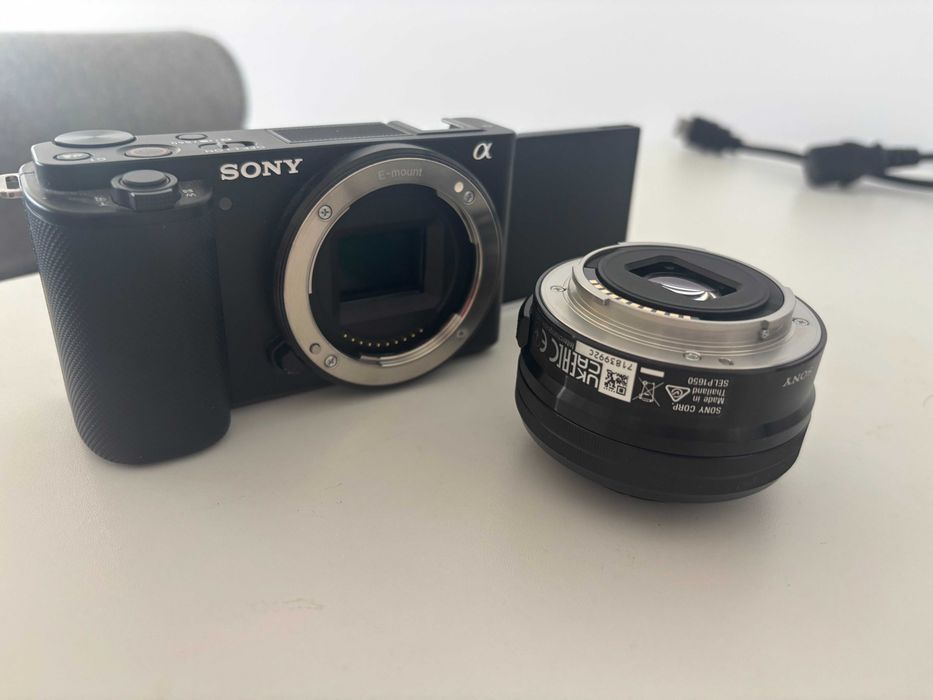 Sony Alpha ZV-E10 Camera Mirrorless, Vlogging 4K, Obiectiv 16-50mm