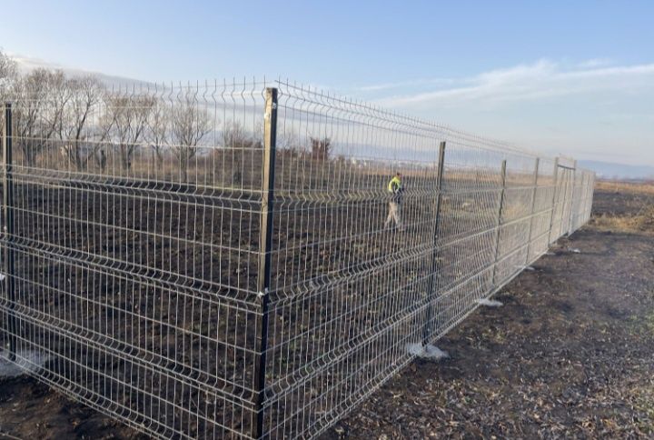 Confecționăm garduri și porți din plasa burdurata